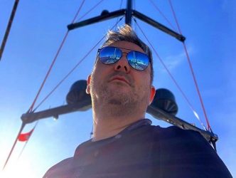 Με τη μικρή του κόρη παρακολούθησε την παρέλαση της Θεσσαλονίκης ο Αντώνης Ρέμος
