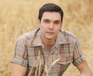 Αγριες Μέλισσες: Ποιος είναι ο «Γιάννος» που κέρδισε τις εντυπώσεις;