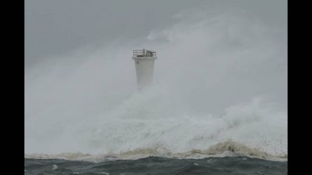 Ο τυφώνας Χαγκίμπις σφυροκοπά την Ιαπωνία