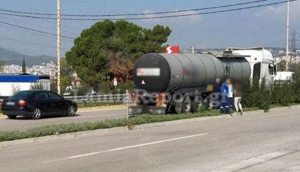 Αυτοκίνητο βγήκε στην εθνική οδό χωρίς οδηγό!