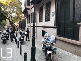 Θεσσαλονίκη: Κύπριοι φοιτητές διαδηλώνουν έξω από το Τουρκικό Προξενείο