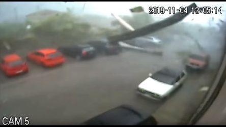 Ανεμοστρόβιλος τραυμάτισε 16 ανθρώπους στη Σμύρνη