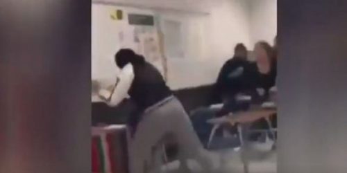 Καθηγήτρια «έσπασε» στο  ξύλο  μαθητή της (ΒΙΝΤΕΟ)
