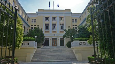 Επεισόδια στην ΑΣΟΕΕ: Πετροπόλεμος μεταξύ MAT και κουκουλοφόρων (ΒΙΝΤΕΟ)