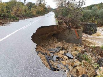 Καθιζήσεις δρόμων στη Χαλκιδική – Με αλυσίδες για το Καϊμακτσαλάν