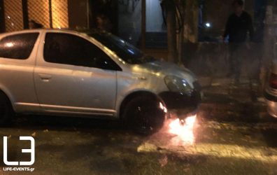 Οδομαχίες στη Θεσσαλονίκη – Καίγονται αυτοκίνητα (ΒΙΝΤΕΟ & ΦΩΤΟ)
