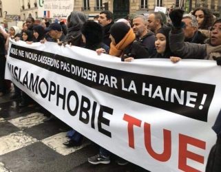 Τεράστια κινητοποίηση κατά της ισλαμοφοβίας στη Γαλλία