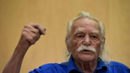 Βγήκε από το νοσοκομείο ο Μανώλης Γλέζος