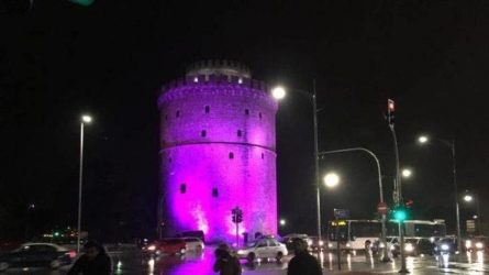 Θεσσαλονίκη: Στα μωβ ο Λευκός Πύργος για τα μωρά που γεννήθηκαν πρόωρα