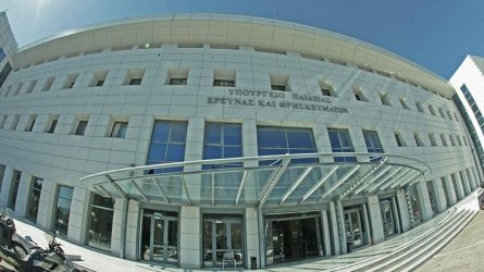 Με εντολή Κεραμέως τέθηκε σε αργία το ανώτερο στέλεχος της εκπαίδευσης που κατηγορείται για βιασμό