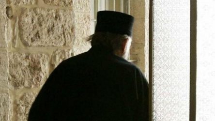 Λάρισα: Ιερέας καταδικάστηκε σε 8 χρόνια φυλάκιση για ασέλγεια σε 11χρονη – 5 χρόνια στην μητέρα για συνέργεια