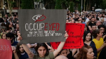 Στους δρόμους 20.000 διαδηλωτές στη Γεωργία