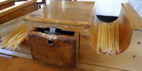 Θεσσαλονίκη: Έκλεψε το παγκάρι από παρεκκλήσι με αυτοσχέδια κατασκευή