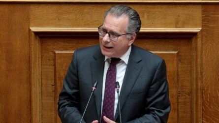 Κουμουτσάκος κατά Καραμανλή: «Δεν θα μπορούσα ψυχολογικά να συμμετέχω στις εκλογές»