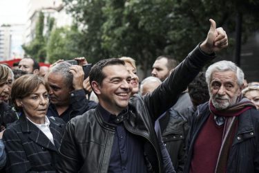 Με δερμάτινο μπουφάν και τζιν στην πορεία ο Αλέξης Τσίπρας