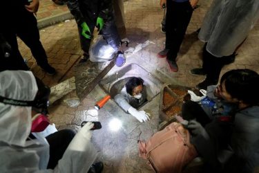 Διαδηλωτές στο Χονγκ Κονγκ φεύγουν από τους υπονόμους για να σωθούν