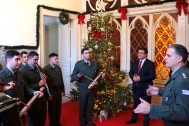 Τα κάλαντα της Πρωτοχρονιάς έψαλαν στον Απόστολο Τζιτζικώστα