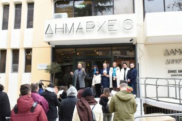 Χριστουγεννιάτικα κάλαντα στο δημαρχείο Αμπελοκήπων – Μενεμένης (ΒΙΝΤΕΟ)