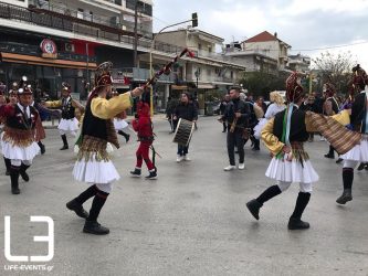 Σε ρυθμούς… Μωμόγερων κινήθηκε και χόρεψε ο Εύοσμος! (ΒΙΝΤΕΟ & ΦΩΤΟ)