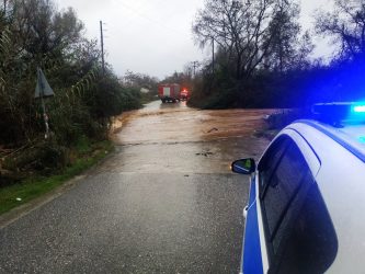 Ημαθία: Αγωνία για τον οδηγό που παρασύρθηκε από ποτάμι (BINTEO)