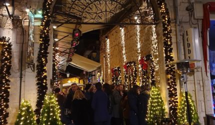 Χριστούγεννα στα Γιάννενα υπό τους ήχους των κλαρίνων και των χάλκινων (ΒΙΝΤΕΟ)
