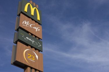 Ανοίγουν ξανά τα McDonald’s στην Ουκρανία