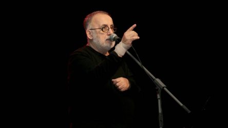 Η ΕΡΤ τροποποιεί το πρόγραμμα της για τον Θάνο Μικρούτσικο