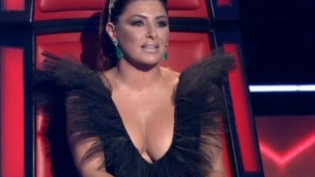 «Κολάζει» η Ελενα Παπαρίζου στον τελικό του «The Voice»