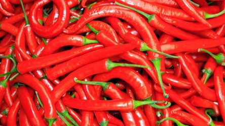 Τα οφέλη από τις καυτερές πιπεριές στη διατροφή μας