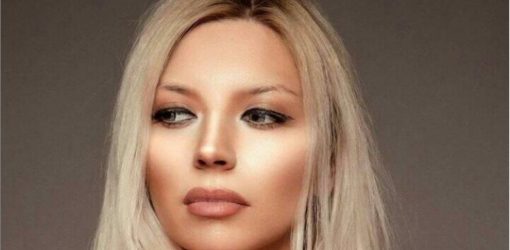Θεσσαλονίκη: Τραγουδίστρια καταγγέλλει ότι την χτύπησαν πάνω στην πίστα (ΦΩΤΟ)