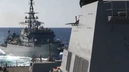 Αποφεύχθηκε θερμό επεισόδιο ανάμεσα σε ΗΠΑ και Ρωσία στην Αραβική Θάλασσα (ΒΙΝΤΕΟ)