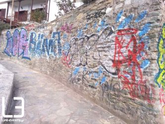 Θεσσαλονίκη: Η… τέχνη της μουτζούρας κοσμεί τα μνημεία και τα τείχη της πόλης (ΦΩΤΟ)
