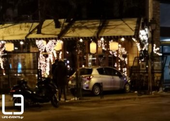 ΙΧ έπεσε πάνω σε γνωστό καφέ της Θεσσαλονίκης (ΦΩΤΟ)