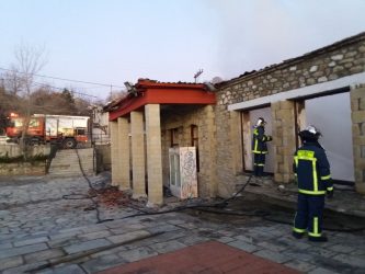 Κάηκε ιστορικό σχολείο στα Γρεβενά (ΦΩΤΟ)