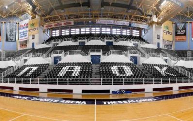 Θεσσαλονίκη: “Βουτιά” από μεγάλο ύψος για κάμεραμαν στο Paok Sports Arena