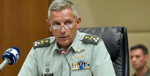 ΓΕΕΘΑ – Φλώρος: «Οποιος επιβουλέας κάνει το λάθος, θα το πληρώσει ακριβά»