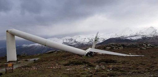 Ισχυροί άνεμοι «τσάκισαν» ανεμογεννήτριες! (ΦΩΤΟ)