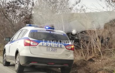 «Τούμπαρε» αυτοκίνητο και κατέληξε σε χωράφια – Στο νοσοκομείο η οδηγός