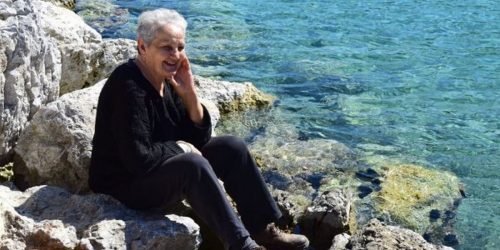 Η κ. Ρηνιώ από την Κίναρο – Βραβευμένο ντοκιμαντέρ για τη μοναδική κάτοικο του απομακρυσμένου νησιού που δεν το αποχωρίζεται (ΒΙΝΤΕΟ)