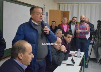 Κλείνουν τους δρόμους στη Λαμία – «Δε θα γίνουμε Μόρια», λένε (BINTEO)