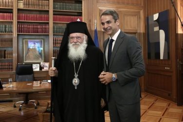Με τον Ιερώνυμο επικοινώνησε ο Μητσοτάκης για τον εορτασμό των Χριστουγέννων