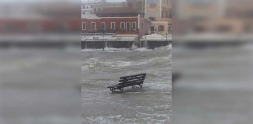 Ο «Ηφαιστίων» βούλιαξε την παλιά πόλη των Χανίων (ΒΙΝΤΕΟ)