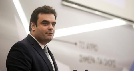 Επαθε κάταγμα στο πόδι ο Κυριάκος Πιερρακάκης