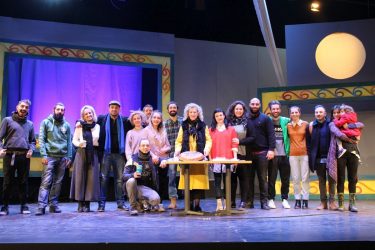 Εκοψαν τη βασιλόπιτα στην παράσταση «Δαίδαλος και Ίκαρος»
