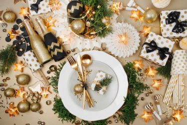 Ιδέες για να διακοσμήσεις με στυλ το χριστουγεννιάτικο τραπέζι σου