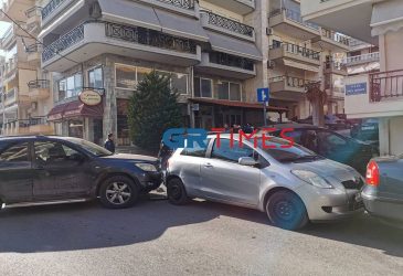 Τροχαίο ατύχημα με 3 οχήματα στη Σταυρούπολη – Στο νοσοκομείο 6χρονο παιδί (ΒΙΝΤΕΟ & ΦΩΤΟ)