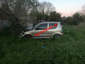 Νεκρός οδηγός στην Κόρινθο – «Καρφώθηκε» σε δέντρο με το αυτοκίνητο (ΦΩΤΟ)