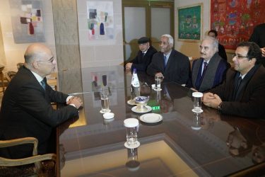 Με τον Χαφτάρ θα συναντηθούν σήμερα Μητσοτάκης και Δένδιας