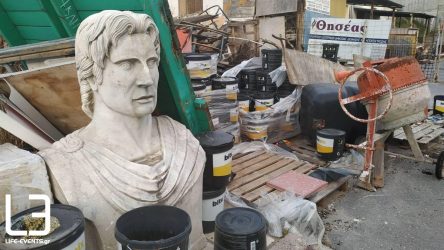 Ανάμεσα σε μπάζα και μπογιές προτομή του Μ. Αλεξάνδρου στη Νεάπολη (ΦΩΤΟ)