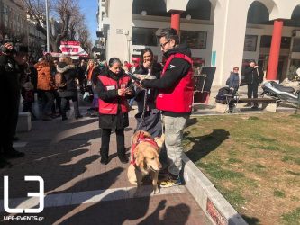 Θεσσαλονίκη: Διάσημοι και καλλιτέχνες έγιναν πωλητές του περιοδικού «Σχεδία»! (ΦΩΤΟ)
